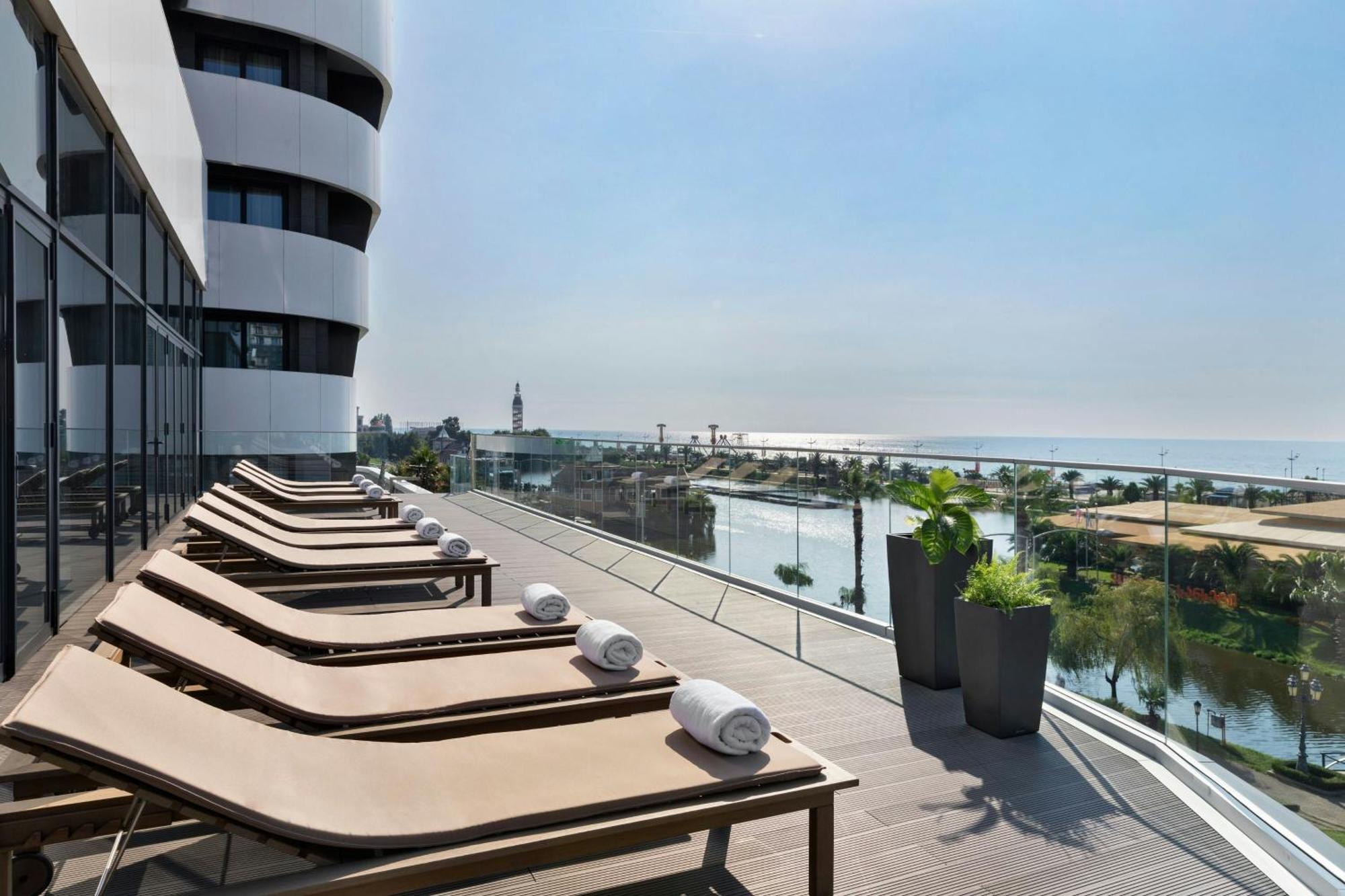 Courtyard By Marriott Batumi Hotel Екстериор снимка